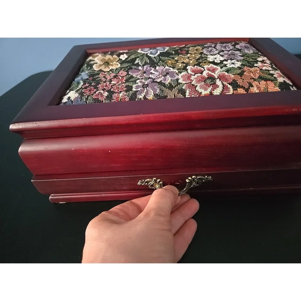 Vintage Floral‎ Tapestry Top Wood Hinged Jewelry Box Pink Velvet Lining READ